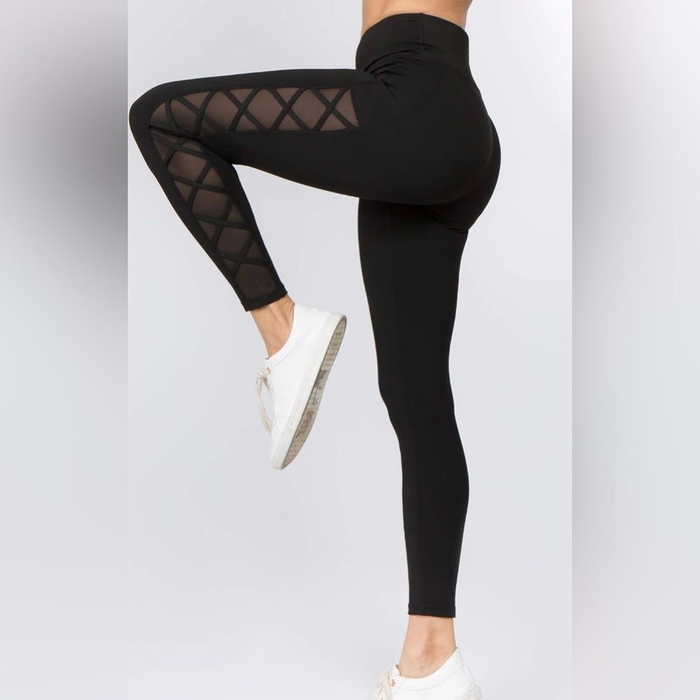 NWT Marika Criss Cross Capris Leggings